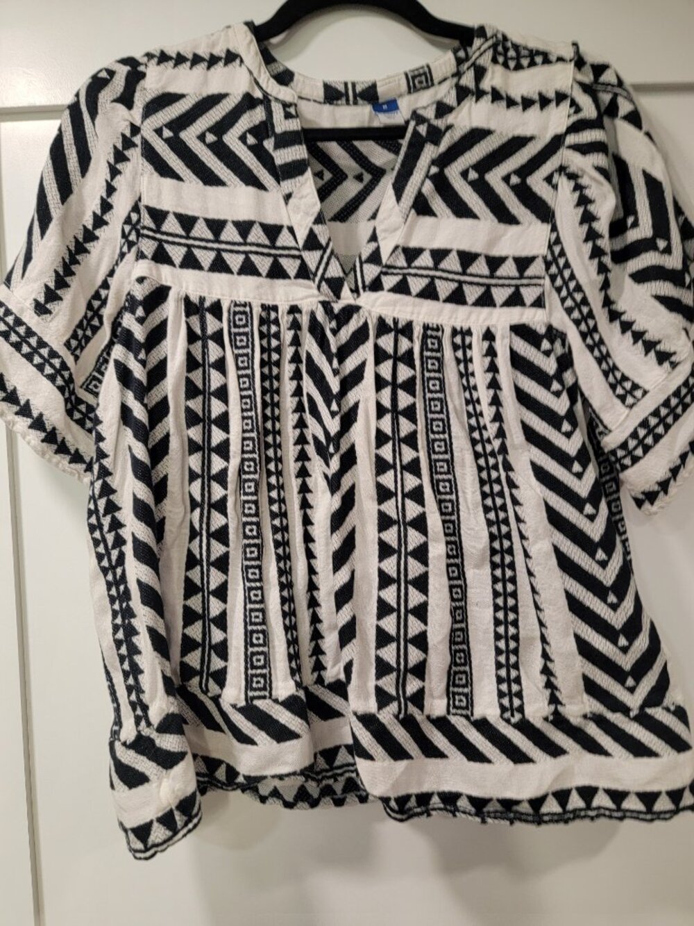 Old Navy Bohemian Split V-Neck Flutter Sleeve Top Size Medium - Picture 2 of 5